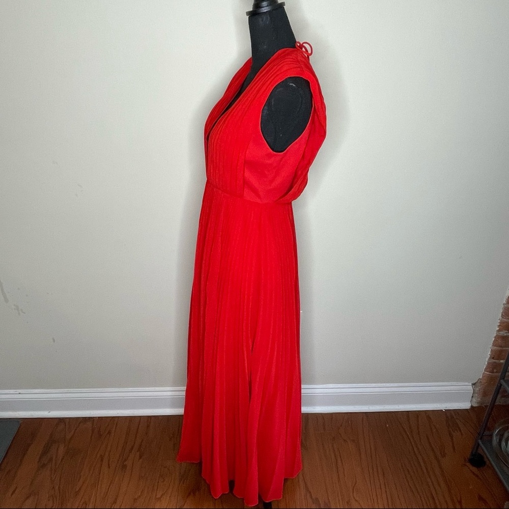 Fame and Partners Red V-neck Open Back Gown Size 6 - Picture 3 of 7